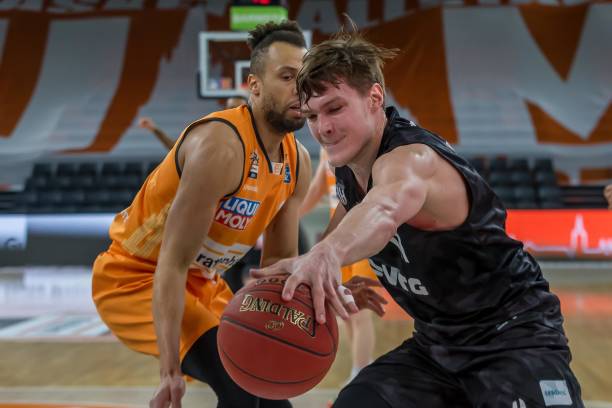 压力之下能 压力之下能