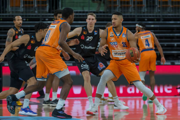 奥亚萨瓦尔 奥亚萨瓦尔