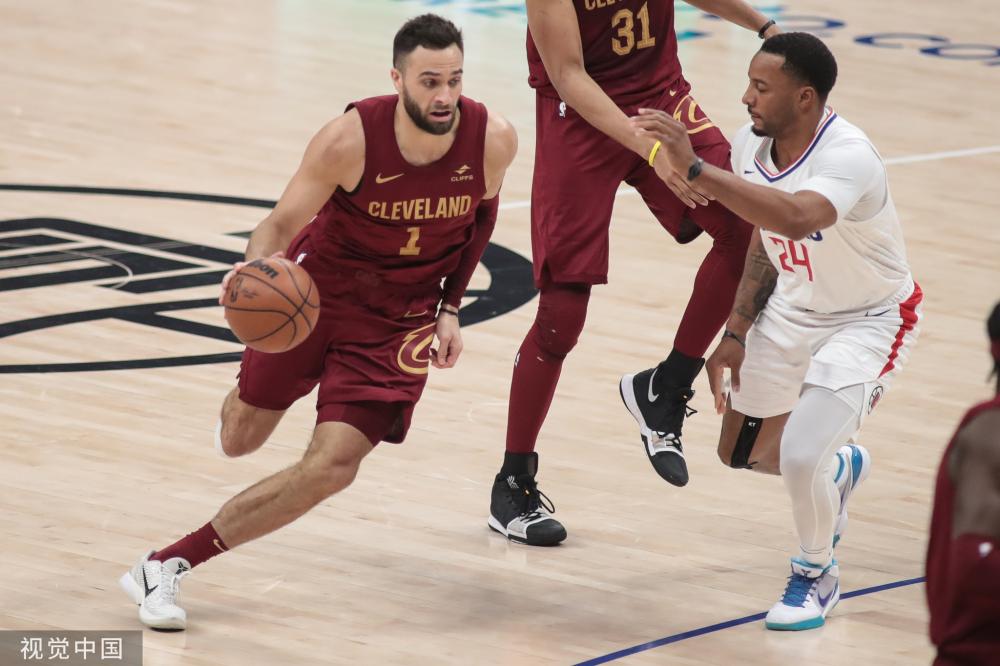 赛场上崭露 赛场上崭露